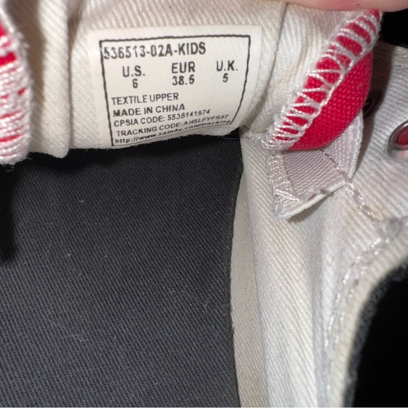 Levi’s Kids Size 6 Sneakers (10.5” X 3.5”) Canvas Upper Rubber sole EUC Red/Blk - Picture 7 of 7